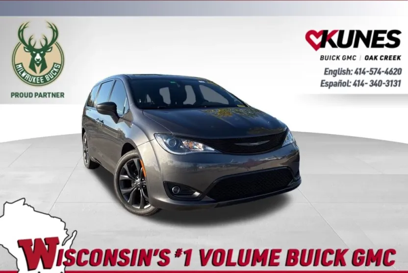 2018 Chrysler Pacifica Touring Plus photo 1
