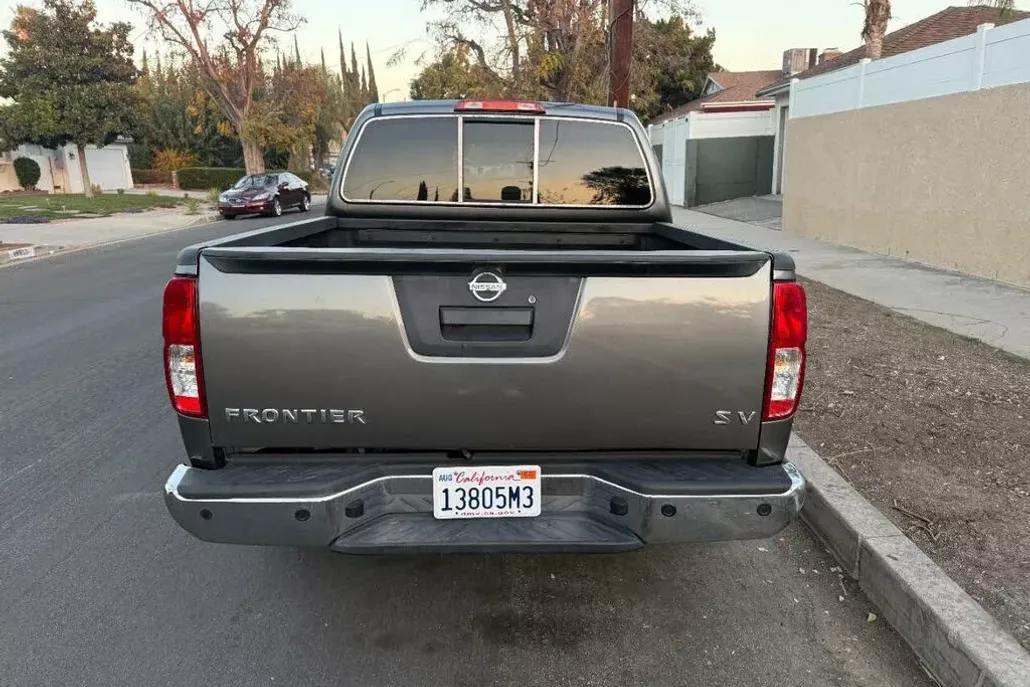 2016 Nissan Frontier SV photo 1