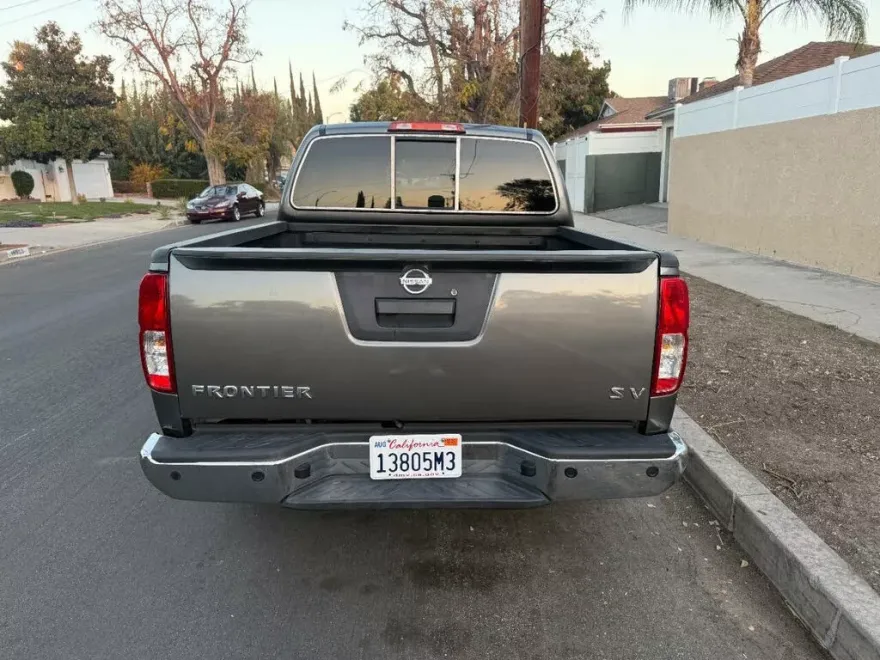 2016 Nissan Frontier SV photo 1
