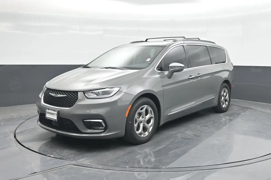 2022 Chrysler Pacifica Limited photo 1