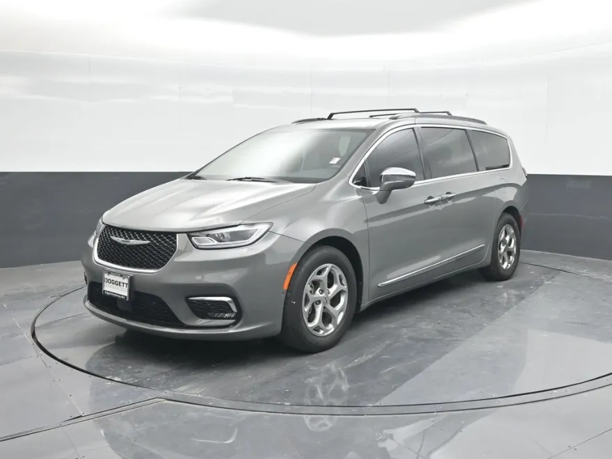 2022 Chrysler Pacifica Limited photo 1
