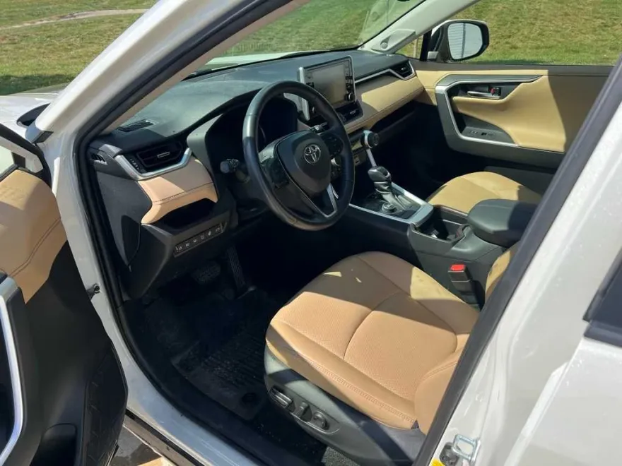2020 Toyota RAV4 Limited photo 1