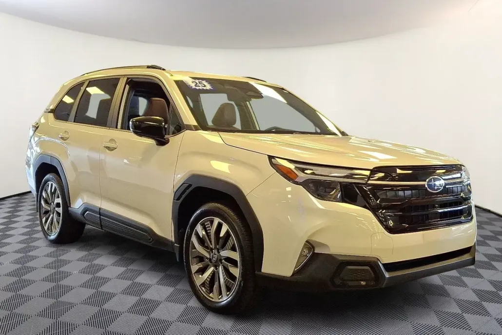 2025 Subaru Forester Touring photo 1