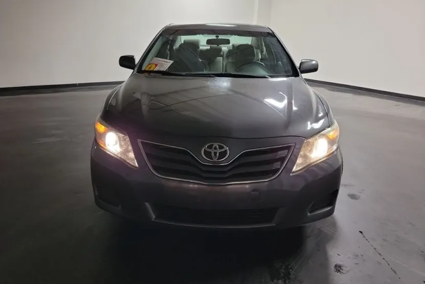 2011 Toyota Camry LE photo 1