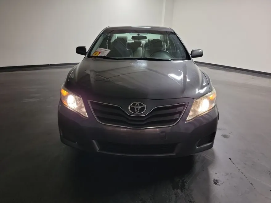 2011 Toyota Camry LE photo 1