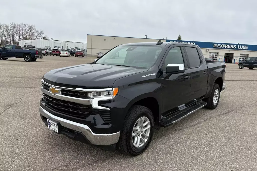 2023 Chevrolet Silverado 1500 LT photo 1