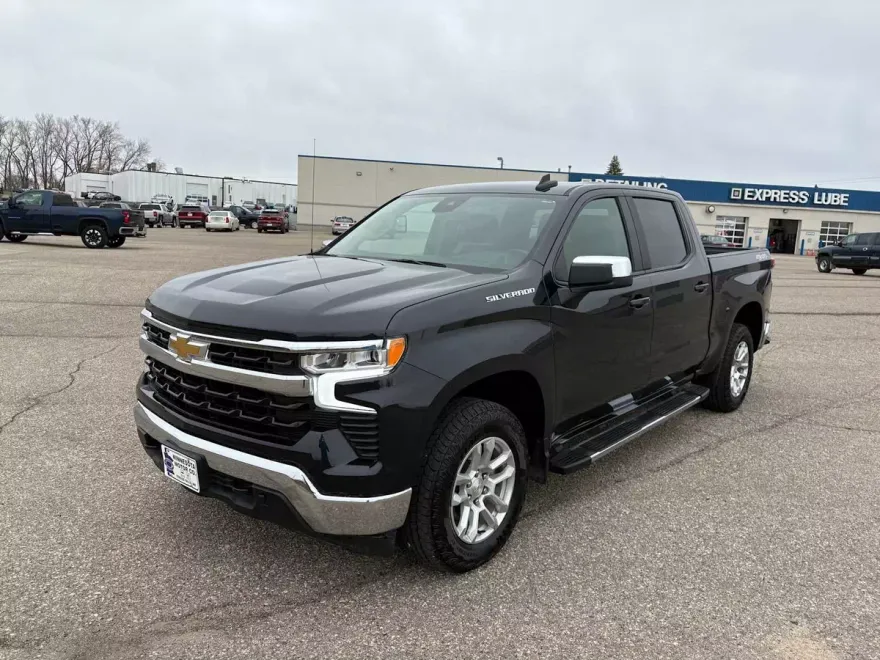 2023 Chevrolet Silverado 1500 LT photo 1