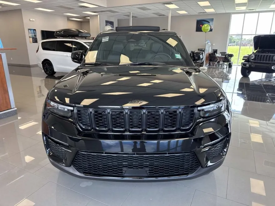 2025 Jeep Grand Cherokee Limited photo 1