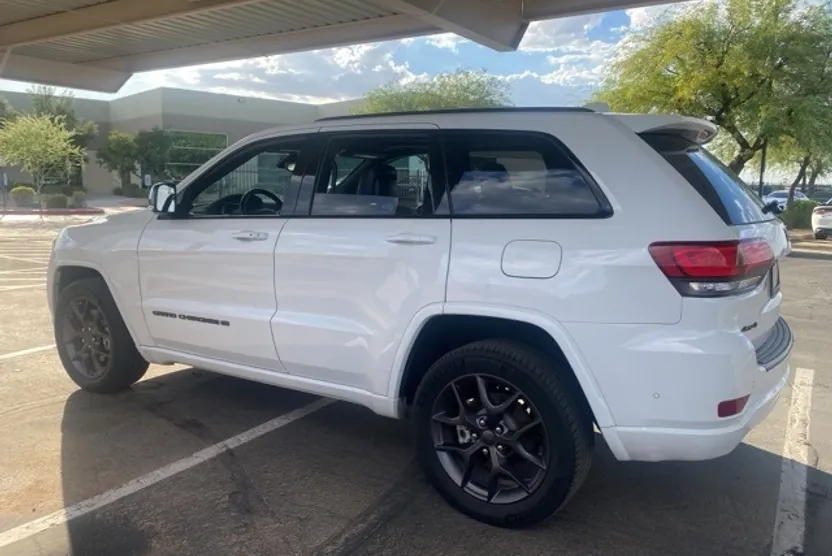 2021 Jeep Grand Cherokee Anniversary Edition photo 1