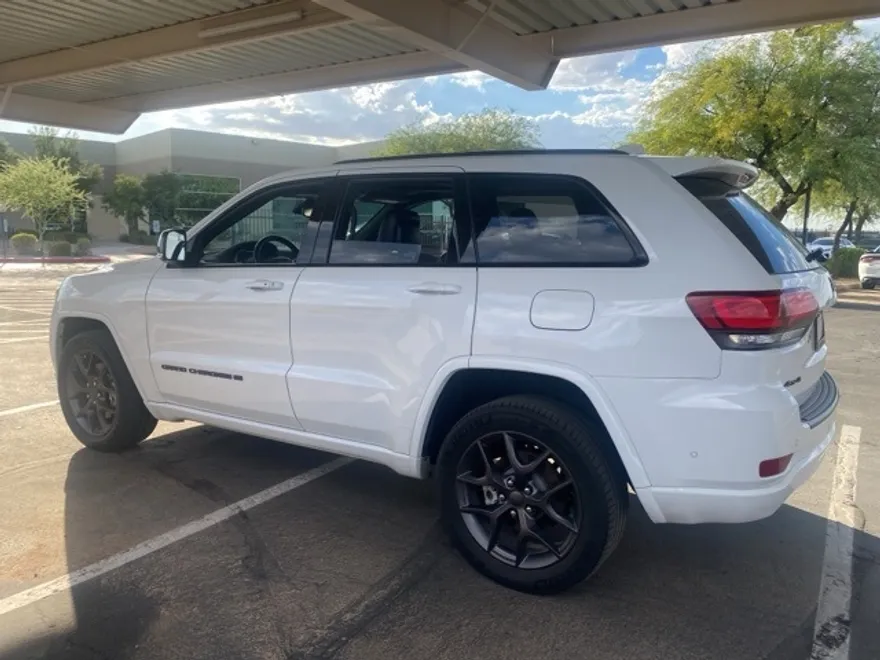 2021 Jeep Grand Cherokee Anniversary Edition photo 1
