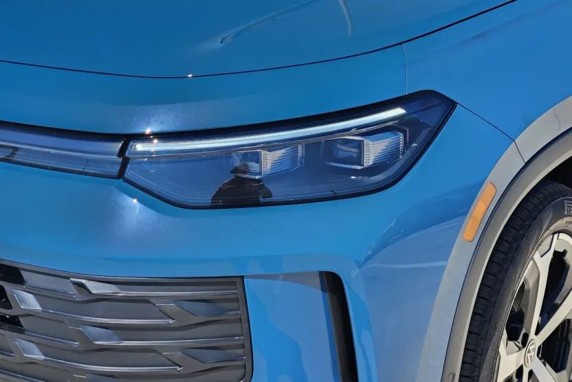 2025 Volkswagen Tiguan SE photo 1
