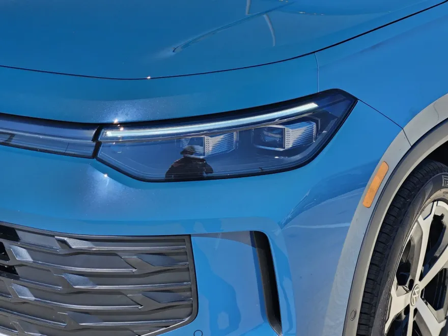 2025 Volkswagen Tiguan SE photo 1