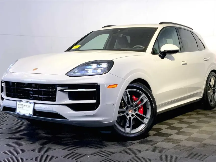 2025 Porsche Cayenne GTS photo 1