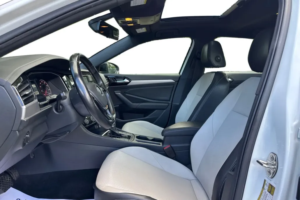 2019 Volkswagen Jetta 1.4T R-Line photo 1