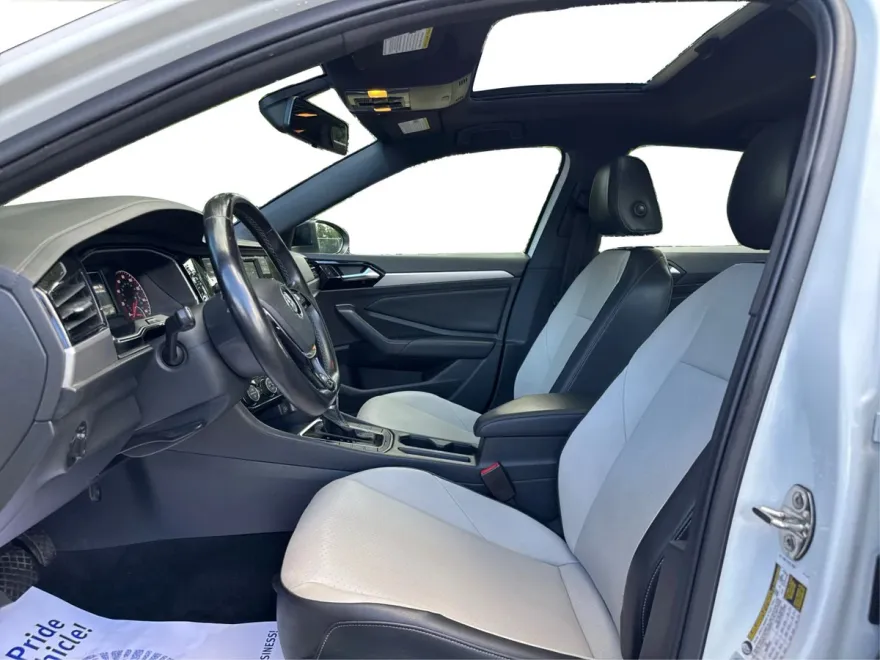 2019 Volkswagen Jetta 1.4T R-Line photo 1