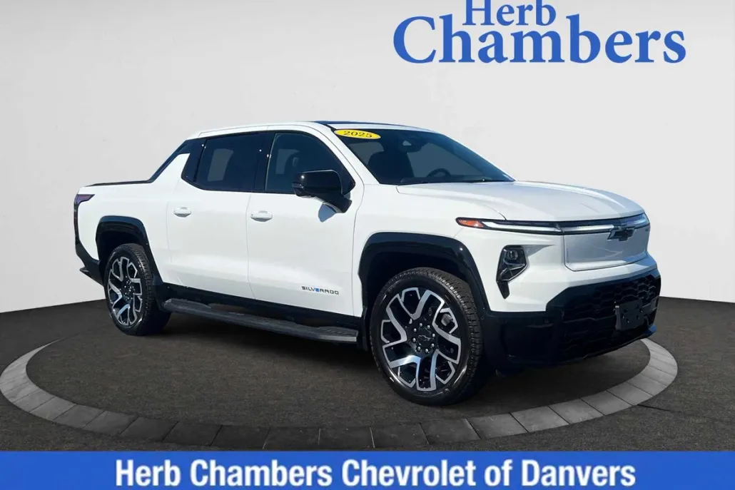 2025 Chevrolet Silverado EV RST photo 1