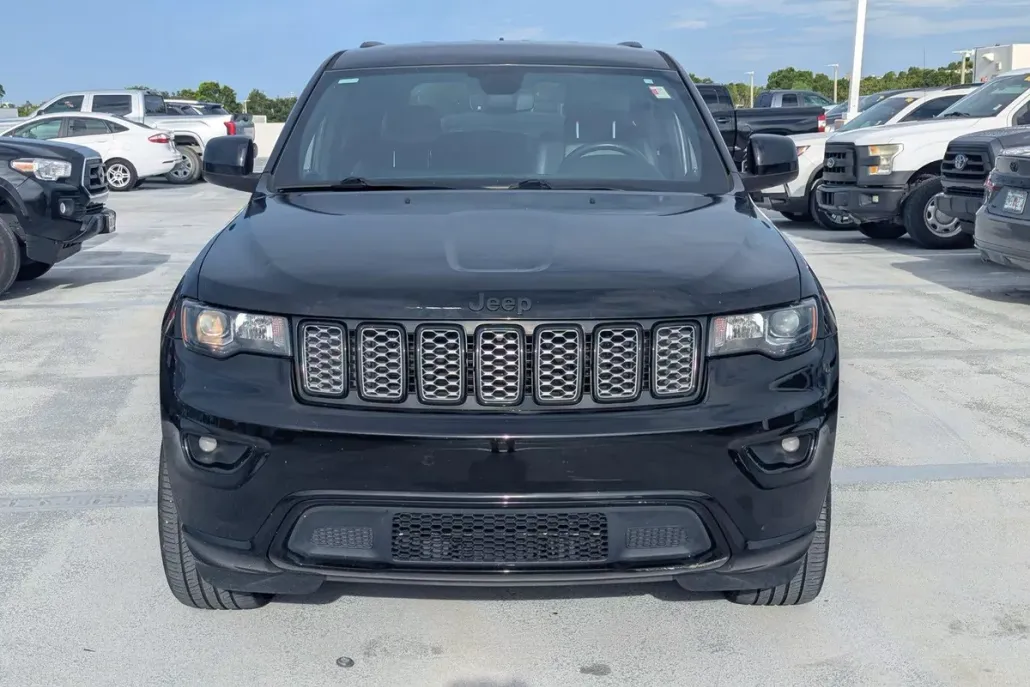2018 Jeep Grand Cherokee Altitude photo 1