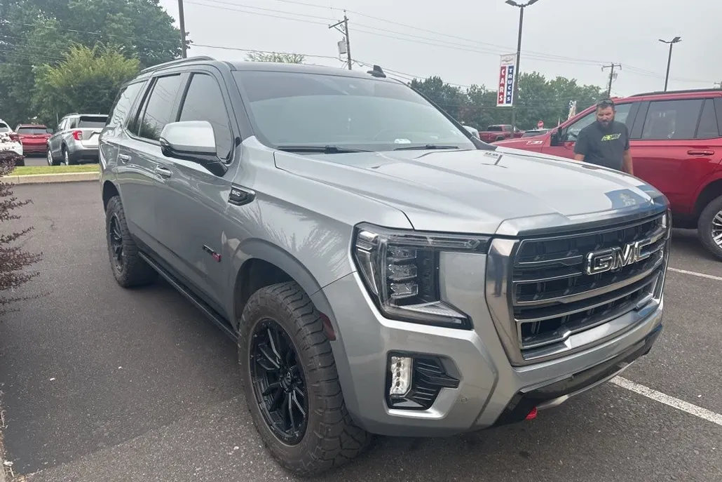 2023 Gmc Yukon AT4 photo 1