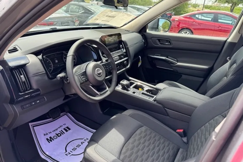 2025 Nissan Pathfinder SV photo 1