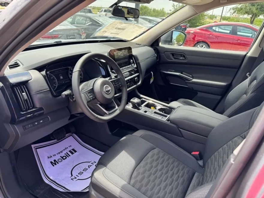 2025 Nissan Pathfinder SV photo 1