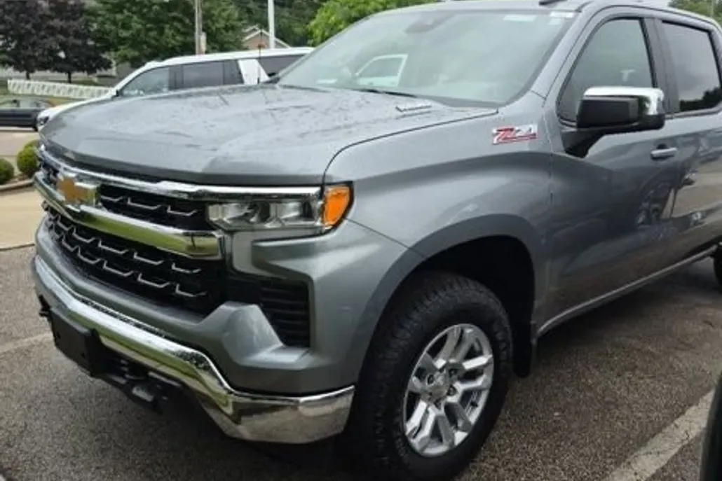 2025 Chevrolet Silverado 1500 LT photo 1