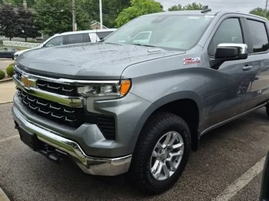 2025 Chevrolet Silverado 1500 LT photo 1