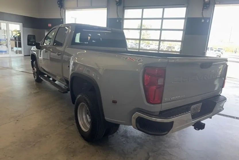 2024 Chevrolet Silverado 3500HD LT photo 1