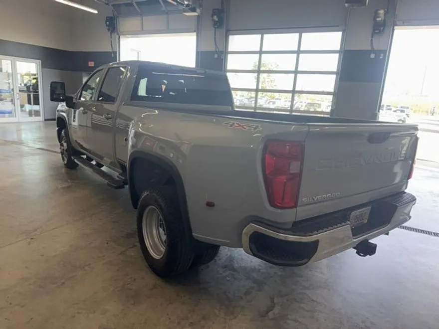 2024 Chevrolet Silverado 3500HD LT photo 1