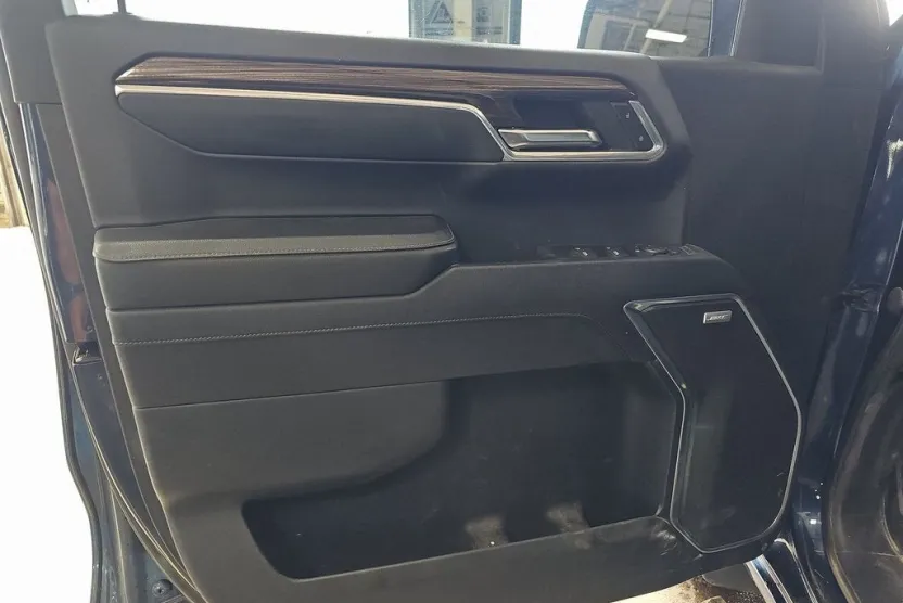 2023 Chevrolet Silverado RST photo 1
