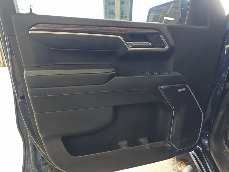2023 Chevrolet Silverado RST photo 1