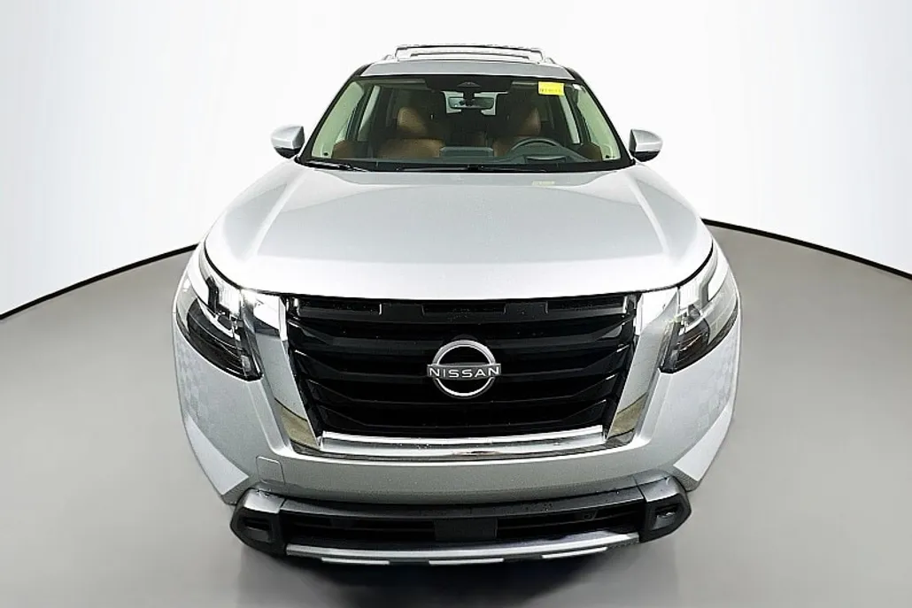 2025 Nissan Pathfinder Platinum photo 1