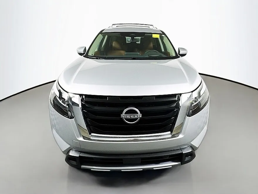 2025 Nissan Pathfinder Platinum photo 1