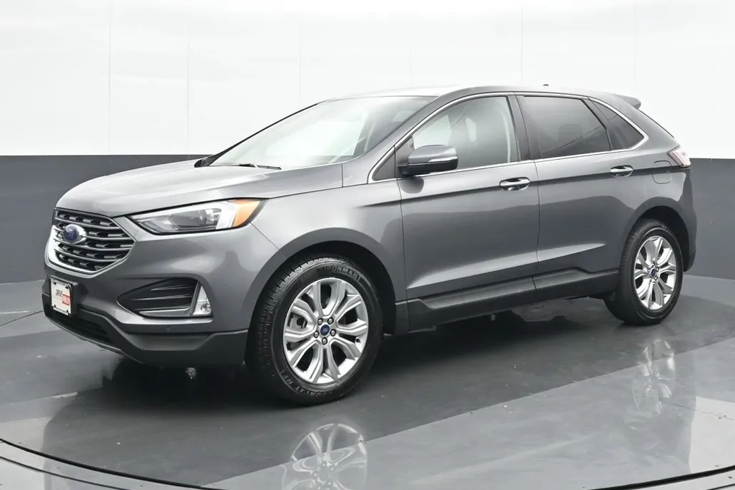 2022 Ford Edge Titanium photo 1