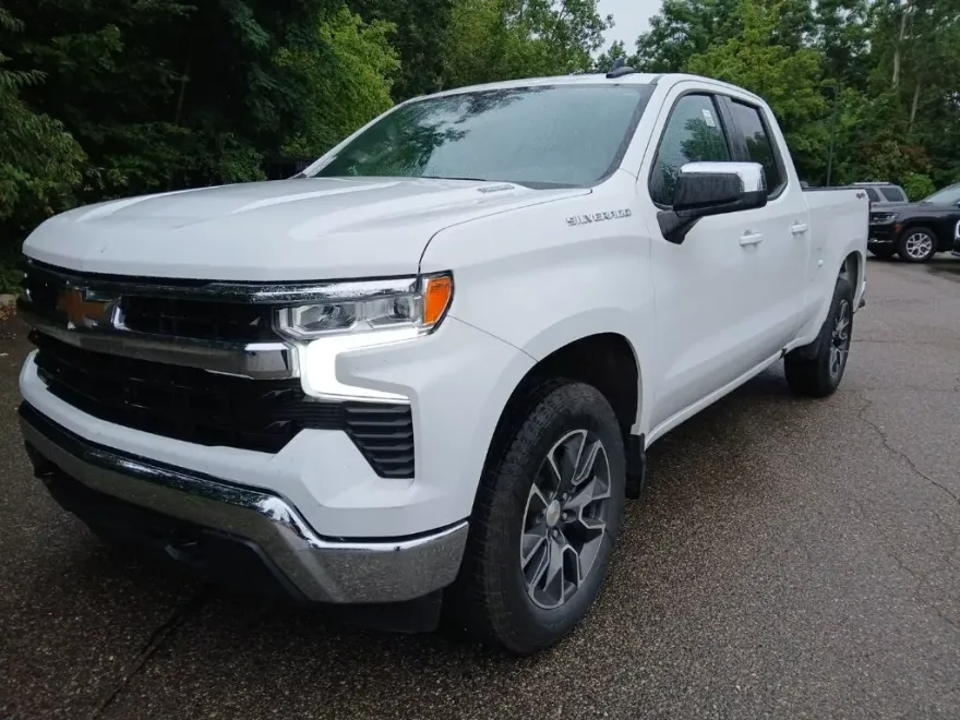 2024 Chevrolet Silverado 1500 LT photo 1