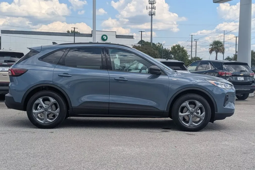 2025 Ford Escape ST-Line photo 1