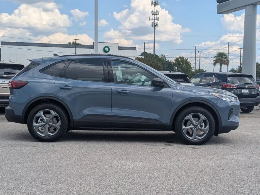 2025 Ford Escape ST-Line photo 1