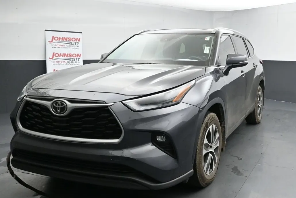2022 Toyota Highlander XLE photo 1