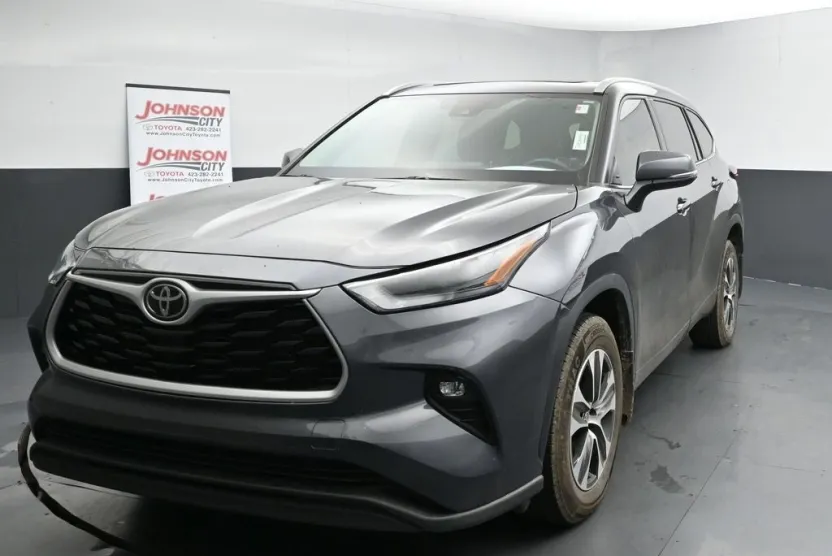 2022 Toyota Highlander XLE photo 1