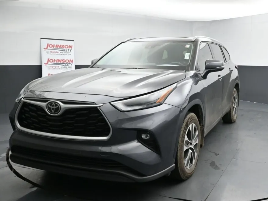 2022 Toyota Highlander XLE photo 1