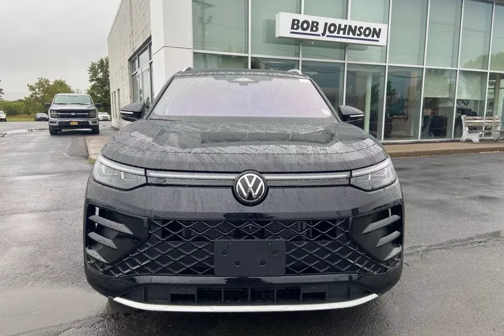 2025 Volkswagen Tiguan SEL R-Line Black photo 1