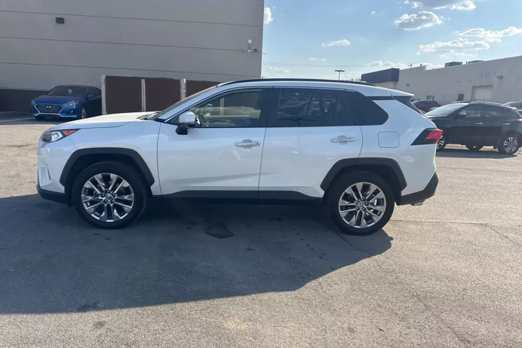 2020 Toyota RAV4 Limited photo 1