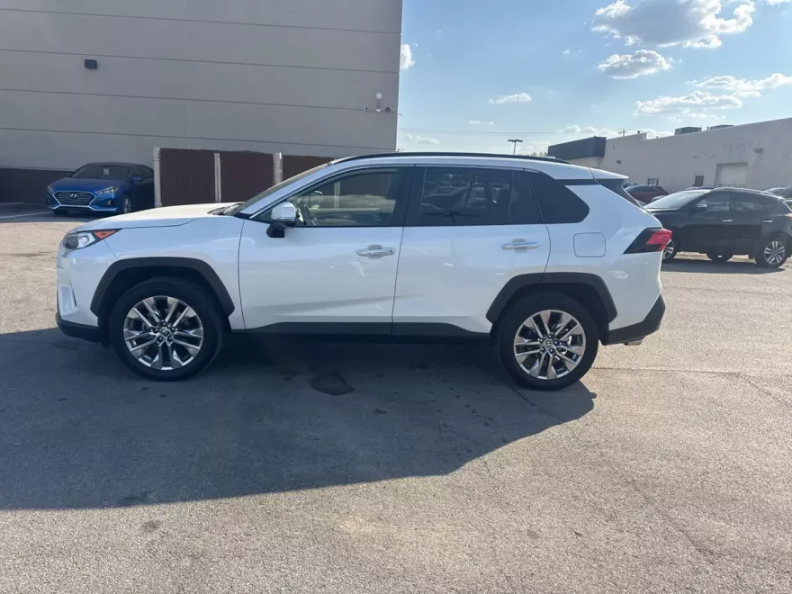 2020 Toyota RAV4 Limited photo 1