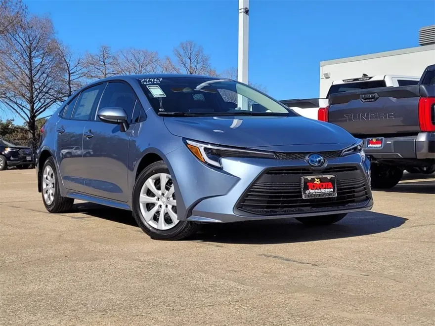 2025 Toyota Corolla Hybrid LE photo 1