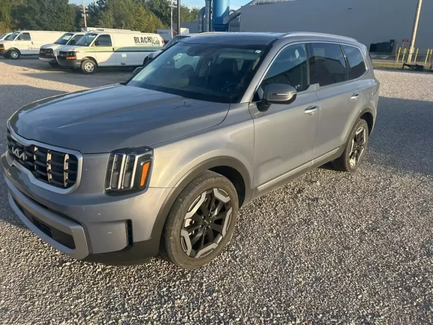 2023 Kia Telluride S photo 1