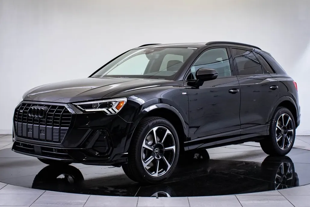 2025 Audi Q3 45 TFSI S line Premium Plus photo 1
