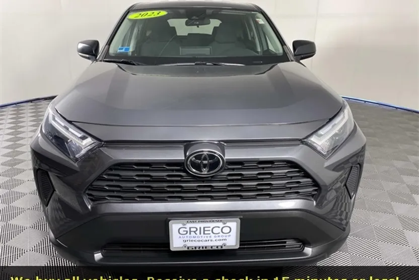 2023 Toyota RAV4 LE photo 1