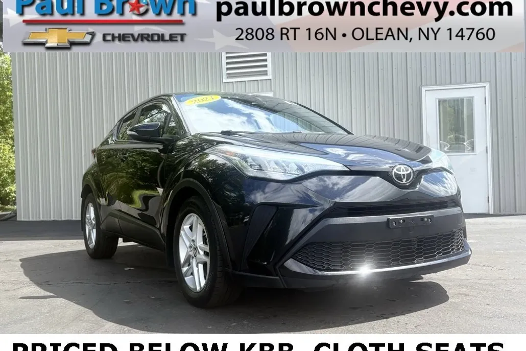 2021 Toyota C-HR LE photo 1