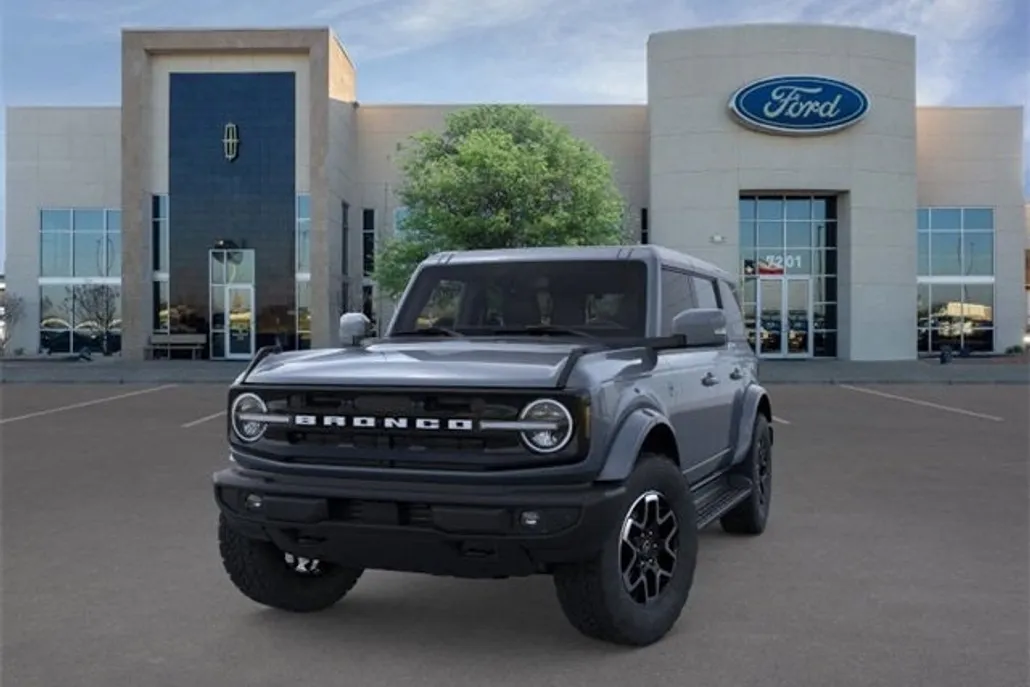 2025 Ford Bronco Outer Banks photo 1