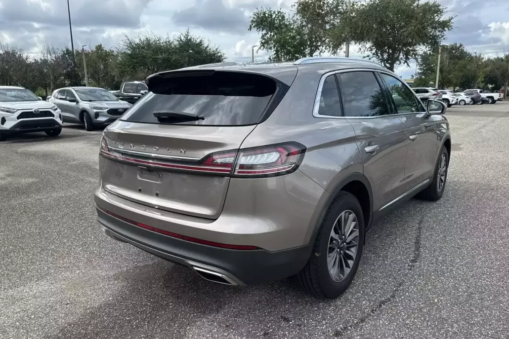 2021 Lincoln Nautilus Standard photo 1