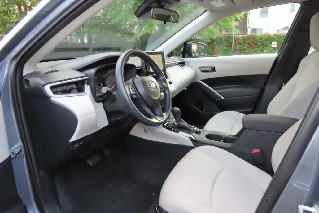 2024 Toyota Corolla Cross L photo 1